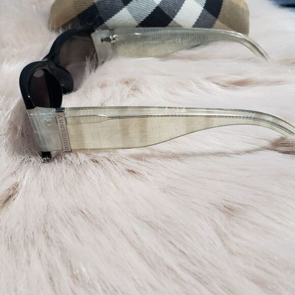 Authentic Burberry women's sunglass - Picture 2 of 7